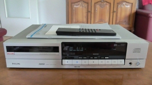 Philips cd 650 + Khiển zin #203148