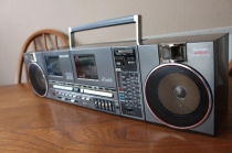 VINTAGE SHARP QT90 BOOMBOX